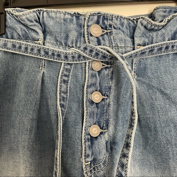 hollister ultra high rise paperbag mom jean shorts - Picture 2 of 5